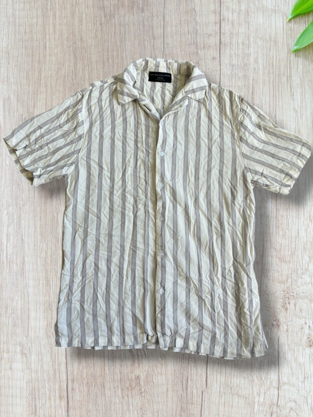 No Boundaries Striped Button Up Short Sleeve Men’s Shirt Size M